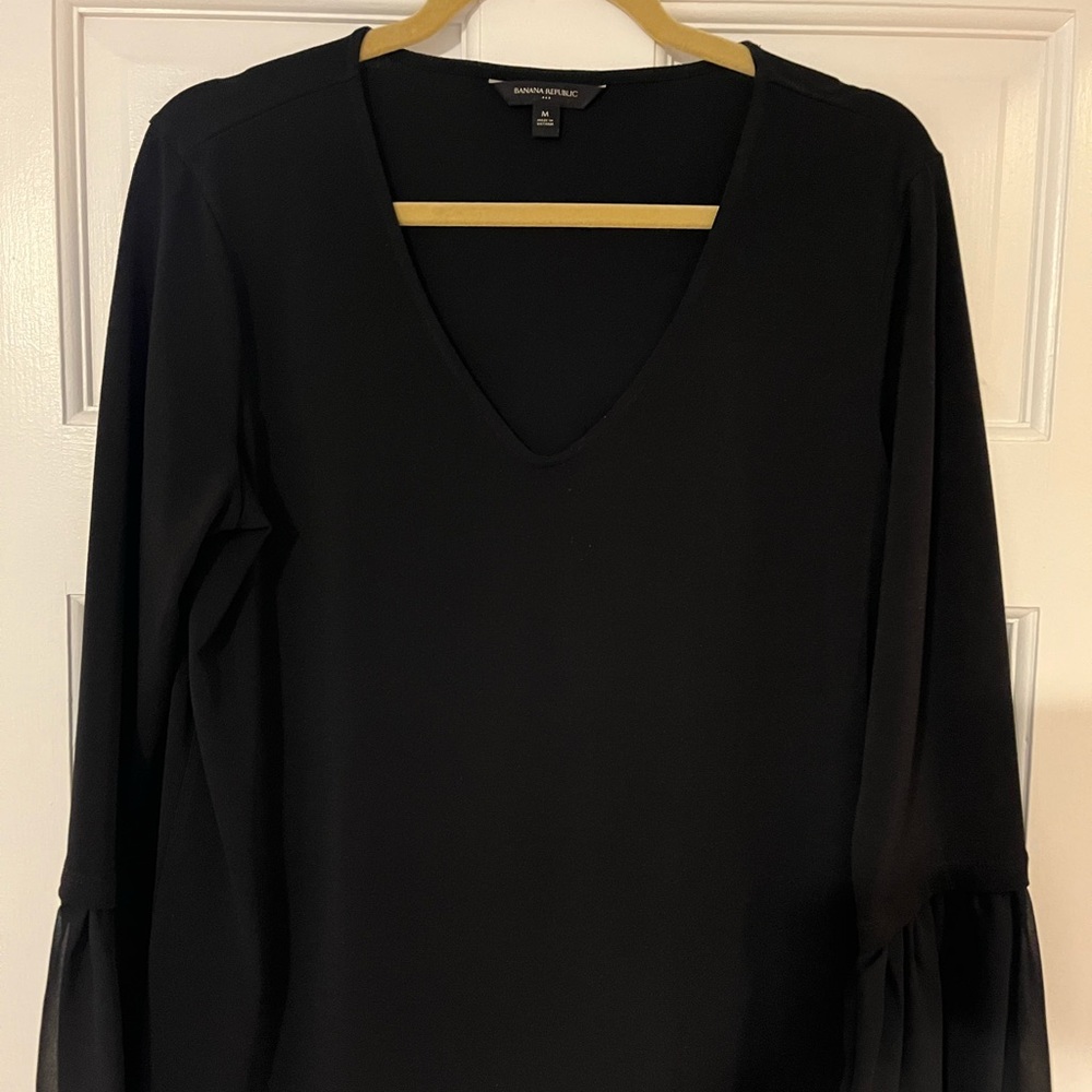 Banana Republic black top with flowy sleeves